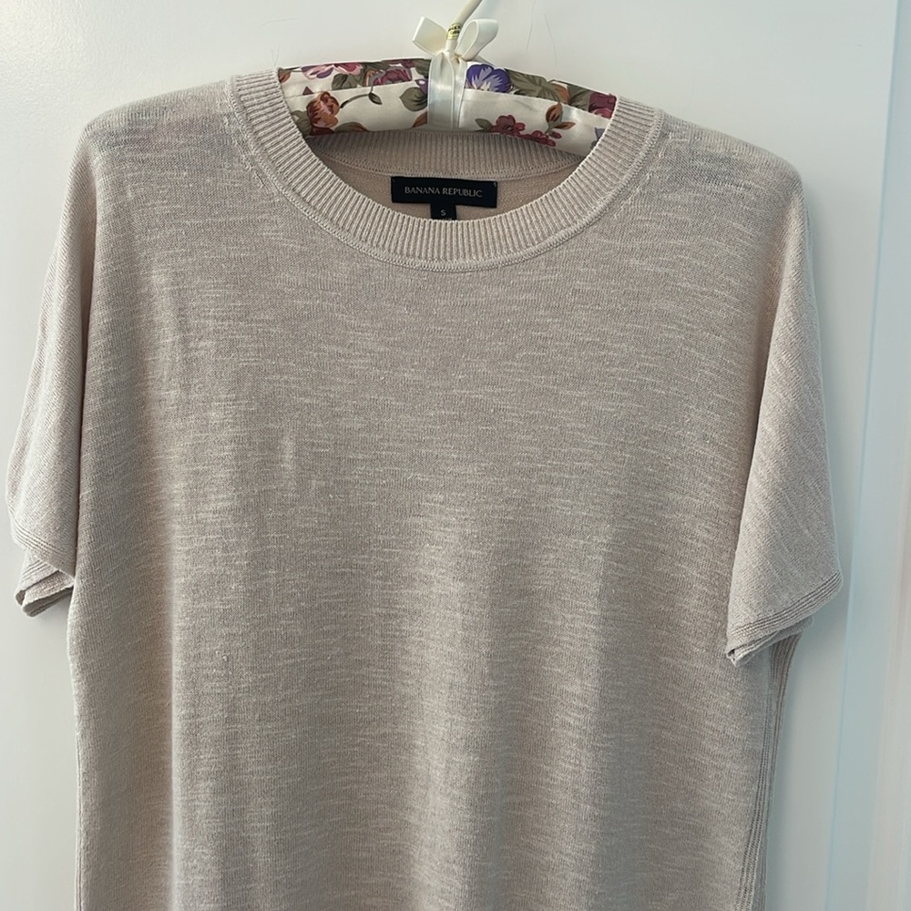 Banana Republic Beige Knit Top/Modest neckline/ cap sleeve neutral/natural fiber